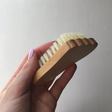 Load image into Gallery viewer, Mini Foot Shaped Exfoliating Brush